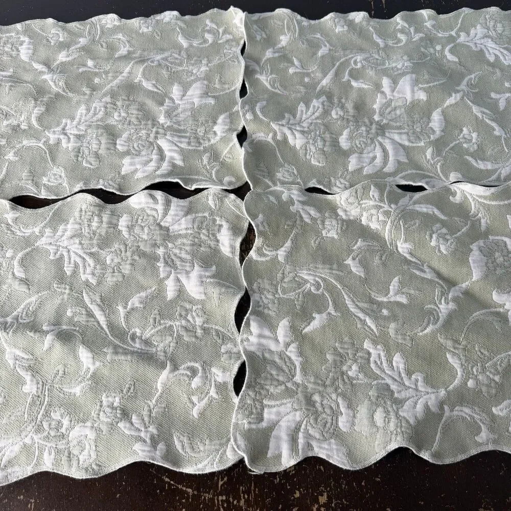 Colchas Domingos Placemats Set of 4 Sage Green White Matelasse Jacquard Scallop